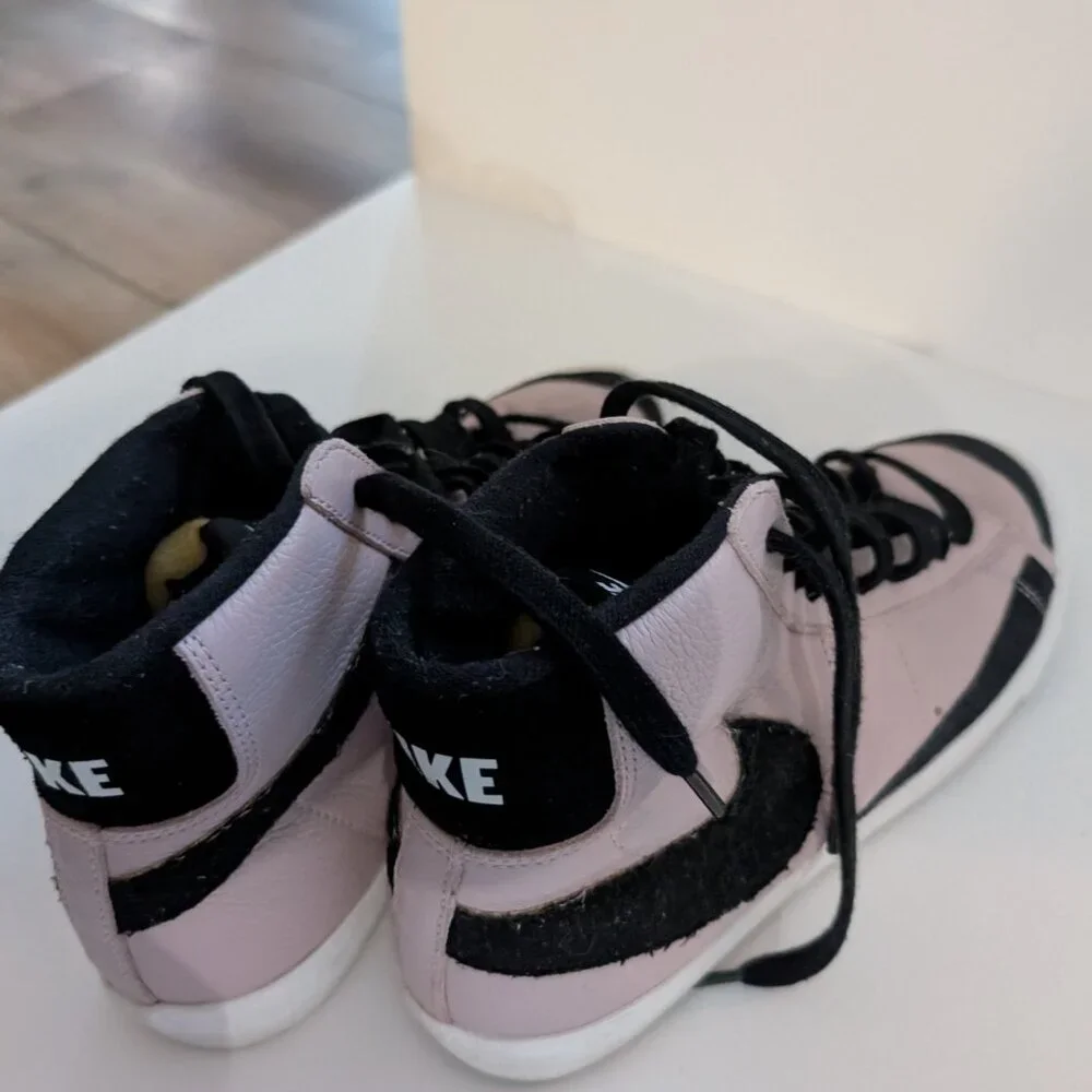 Nike Women's High-Top Sneakers Pink and Black